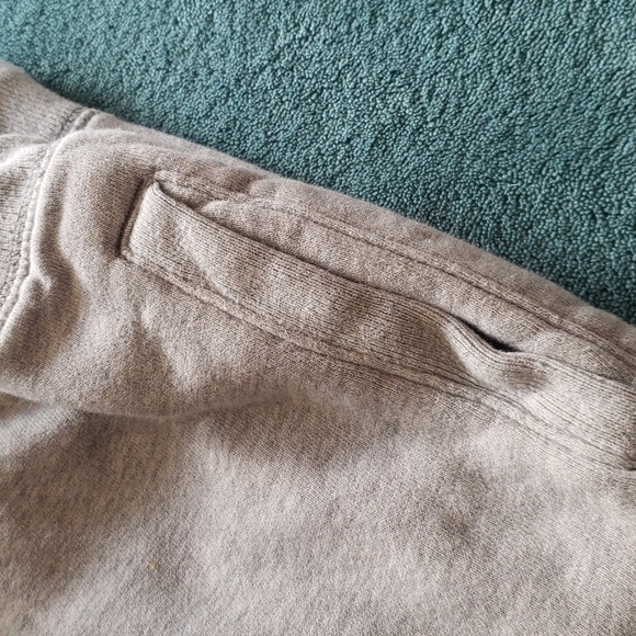 AERO SWEATPANTS.   SLIT SIDE POCKETS.   ONE Back pocket. - Picture 2 of 5